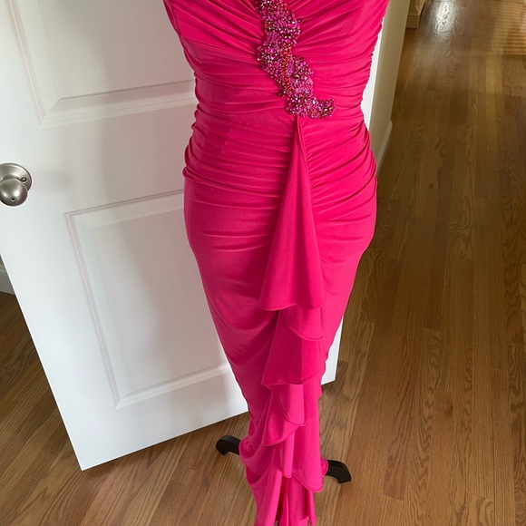 Badgkey Mischa gown, fuschsia, ruffles, sequins strapless, size 4 - Picture 7 of 7